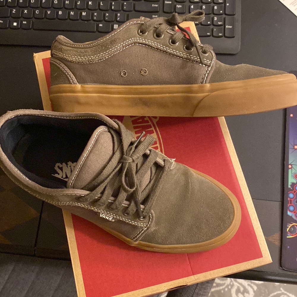✨DONATED✨ Vans Chukka Low Shoes - Picture 4 of 9